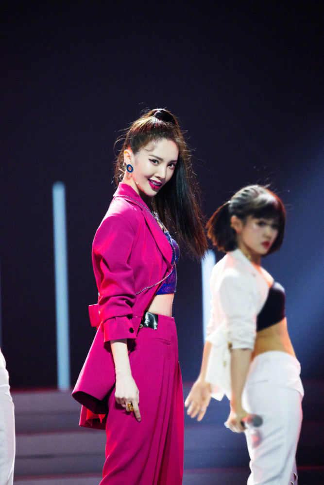 金晨晒|好直率的姐姐！金晨晒童年照回应嘴歪的问题嘴歪怎么了，影响美貌了嘛？