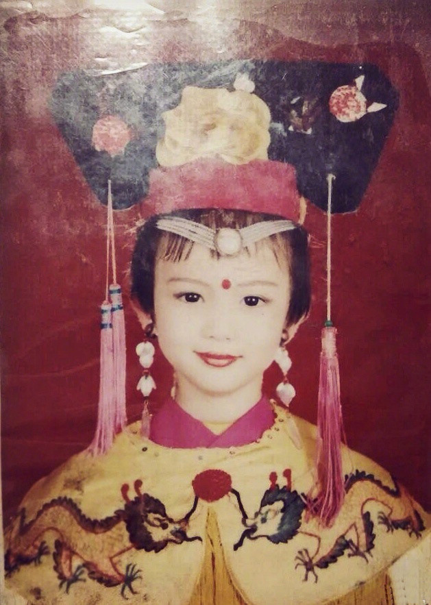 金晨晒|好直率的姐姐！金晨晒童年照回应嘴歪的问题嘴歪怎么了，影响美貌了嘛？