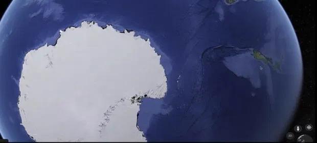 外星人|谷歌地球南极附近惊现神秘“百米长冰船”，引发网友疯狂猜测