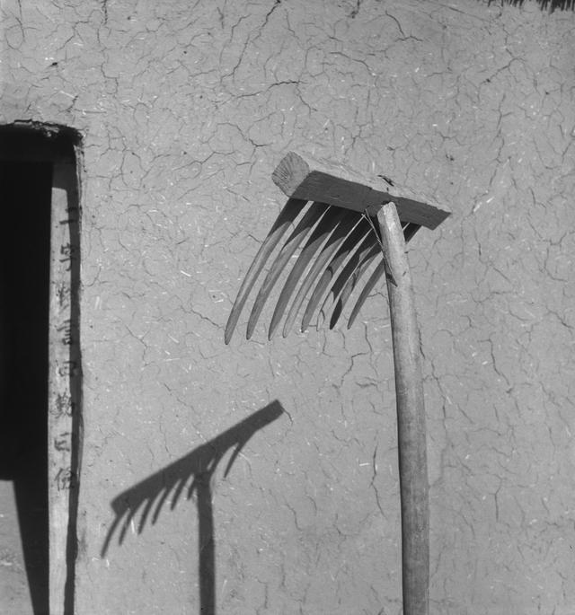 对联|中国第一副对联是谁写的？为何上至皇家，下至百姓都喜欢挂对联