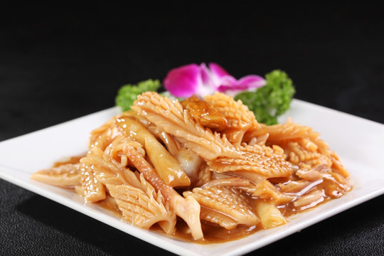 大厨教你,"大葱烧鱿鱼"的正宗做法,鲜味十足