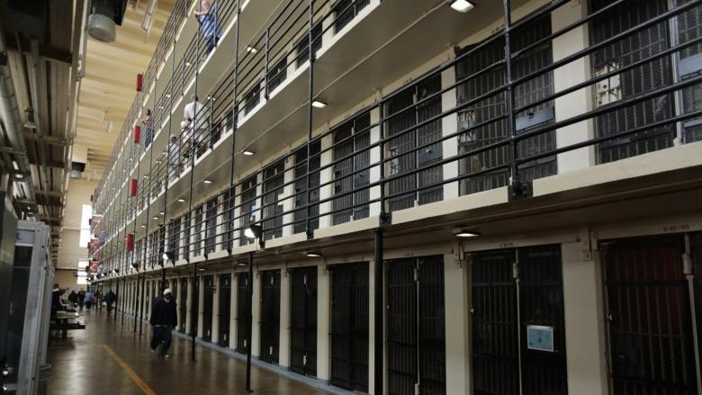 受新冠疫情影响美国加州已释放超过17万名服刑人员