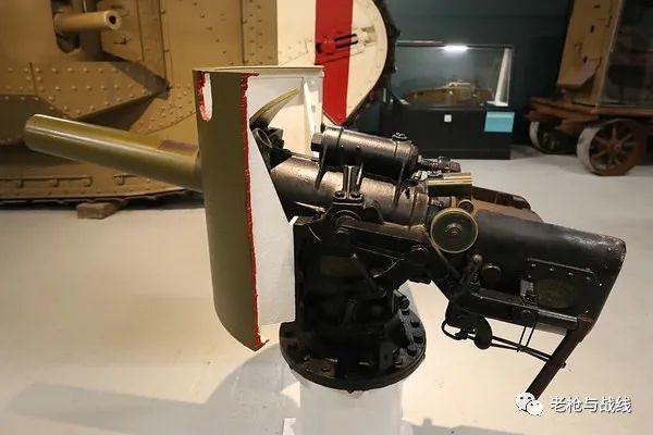 改进的qf 6磅 6 cwt哈奇开斯炮炮管较短但是最终证明当坦克运动的时候