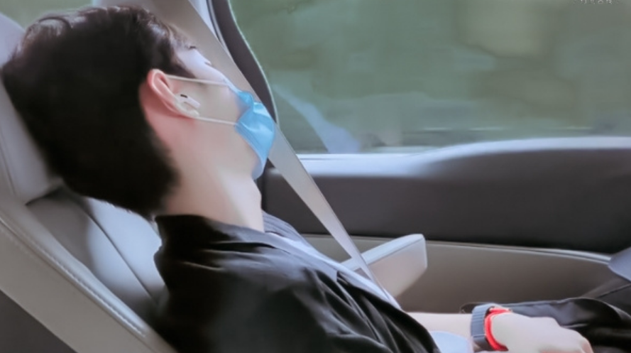 肖战|肖战带火咖啡店，老板感叹来了数百位明星才感受到顶流，拉花师却要疯了