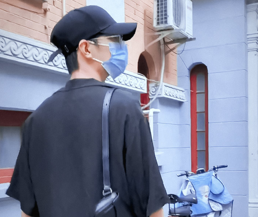 肖战|肖战带火咖啡店，老板感叹来了数百位明星才感受到顶流，拉花师却要疯了