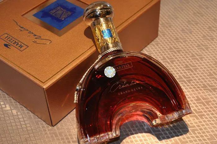 代表酒款:马爹利凯旋珍享(martell creation grand extra)