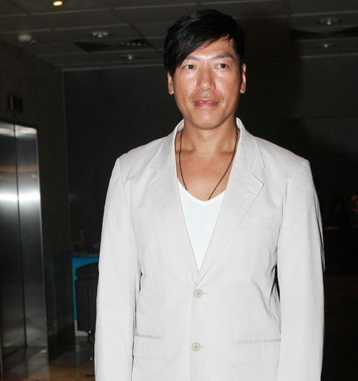 57岁张耀扬内地山区行善出钱出力,淡出12年一心低调做善事