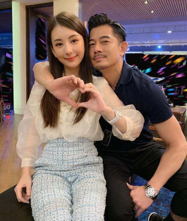 方媛|方媛和闺蜜带香槟美食聚会玩乐，晒婚戒力证与郭富城恩爱如初