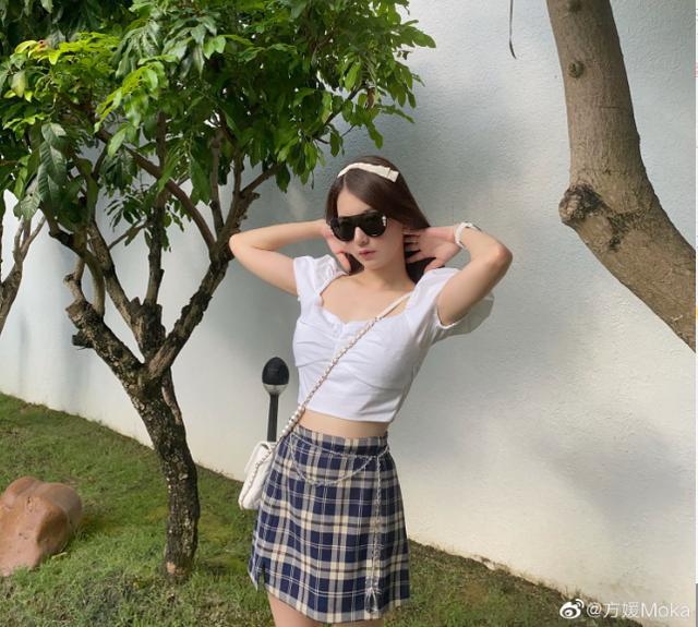 方媛|方媛和闺蜜带香槟美食聚会玩乐，晒婚戒力证与郭富城恩爱如初