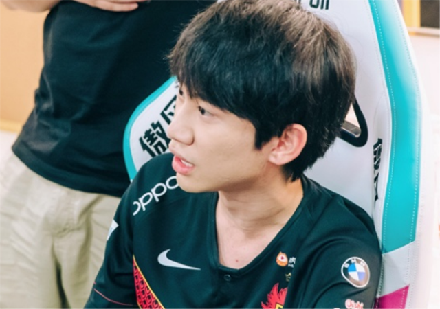 LPL职业选手喜欢氪金吗？rookie超喜欢买买买