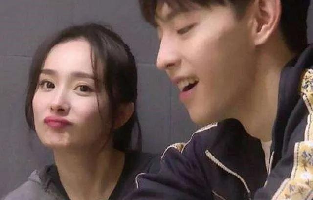 密室大逃脱|《密室大逃脱》杨幂疑似内涵邓伦？采访镜头遭删减，引粉丝不满