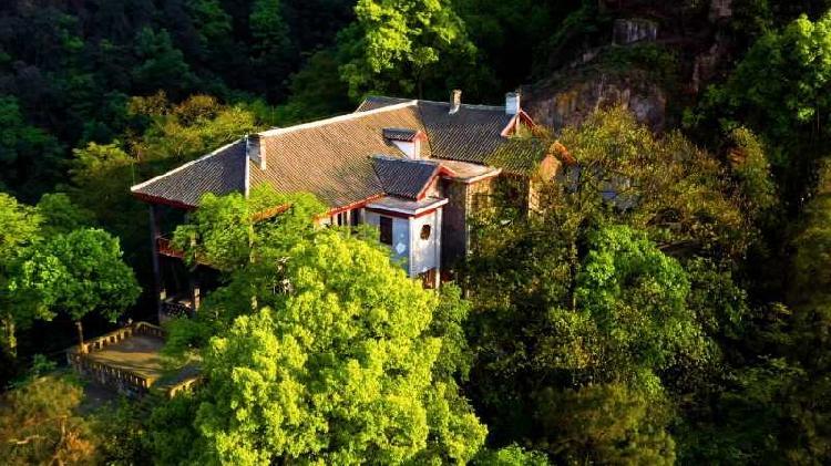 巴南区南泉这条3.83公里的古道即将提档升级:今后游客爬山休闲更惬意!