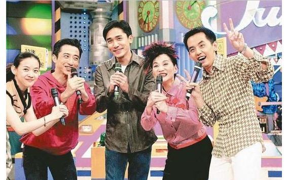 庾澄庆|庾澄庆夫妇罕见合体为恩师庆生，张嘉欣美得发光，婚姻一定很幸福