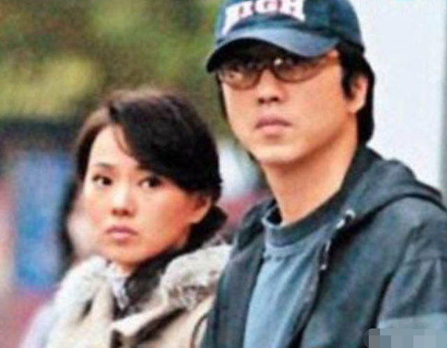 庾澄庆|庾澄庆夫妇罕见合体为恩师庆生，张嘉欣美得发光，婚姻一定很幸福