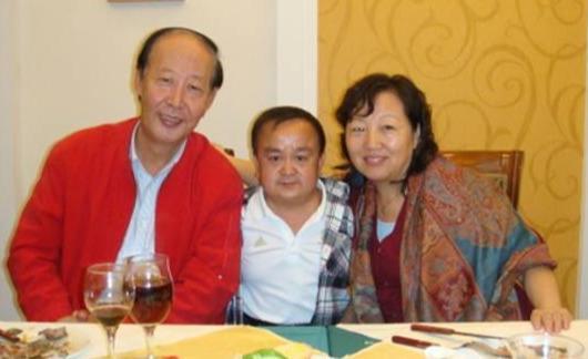 小阴蚀王张伸无戏可拍后被小18岁娇妻抛弃今54岁怎样了