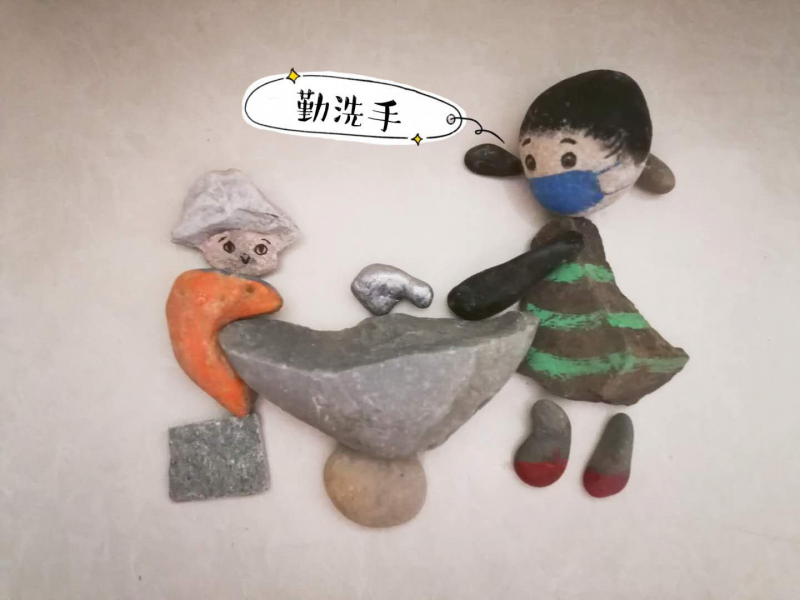 石头|“在抗疫的日子里” 她点石成画再现不可磨灭的记忆