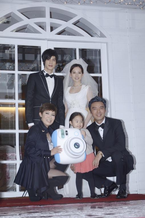 67岁钟镇涛嫁女儿画面曝光,婚礼上不舍落泪,却被扒是乌龙