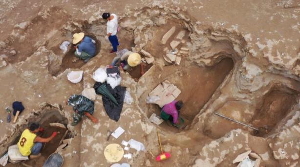 墓葬类型多样,葬式复杂,在云南考古史上较为罕见