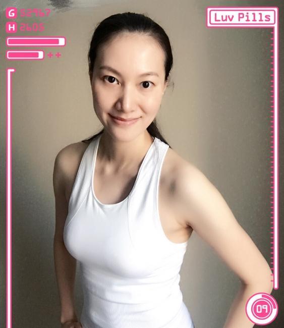 谢杏芳白t配马尾清爽出镜从非主流到好嫁风如今变事业女强人