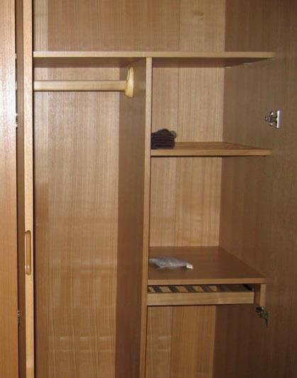 后藏|32岁单身母亲因没钱为3岁女儿治病，竟将其勒死后藏在壁橱里