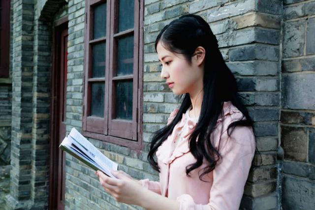 现代才女:你的气质里,藏着你读过的书走过的路