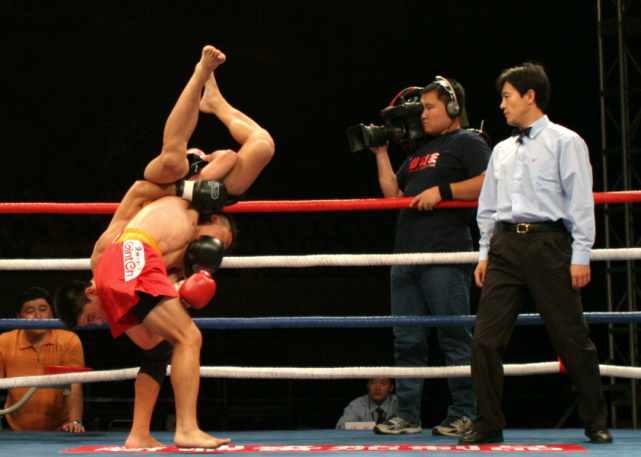 散打王名将戴双海的拼搏人生:白天训练,晚上打工