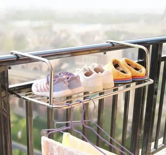 阳台空间窄小晒被子不方便聪明主妇有妙招被子再多都晒得下