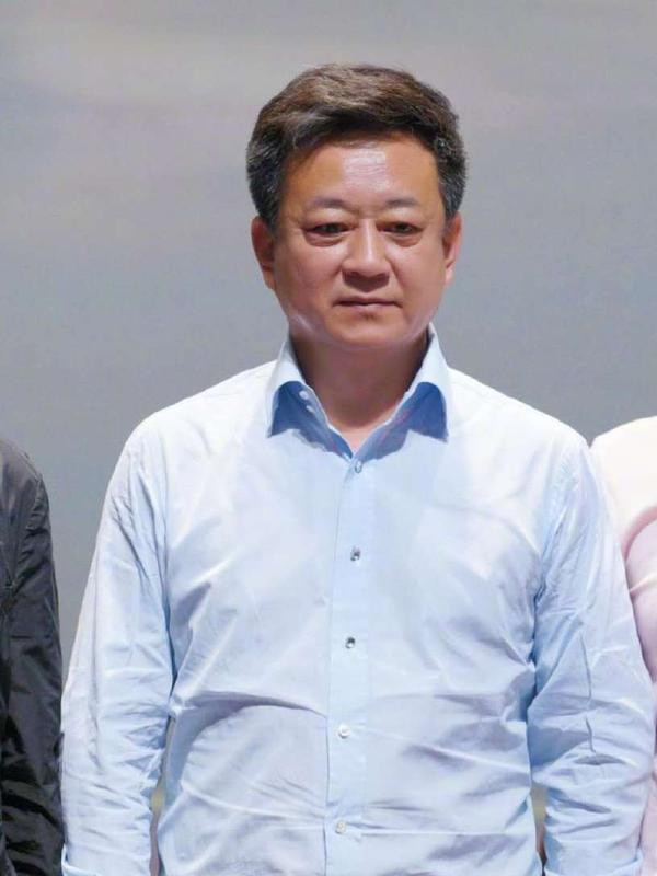 朱军|褪去主持光环的朱军，拜在范曾门下，书法大有长进，楷书斩钉截铁