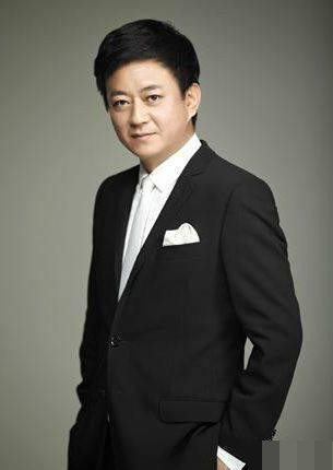 朱军|褪去主持光环的朱军，拜在范曾门下，书法大有长进，楷书斩钉截铁