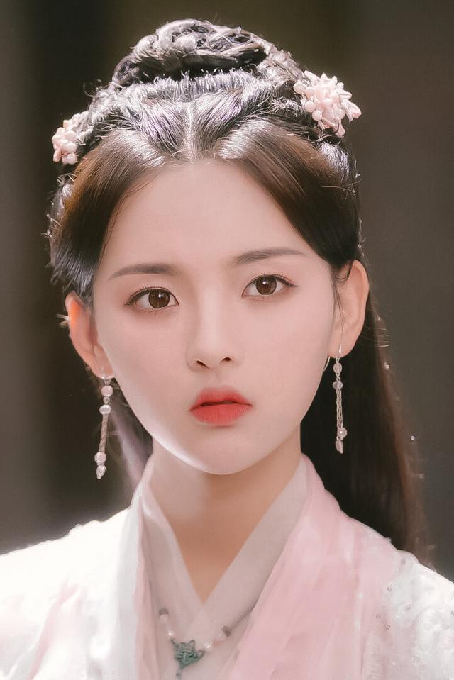 且听凤鸣天之骄女第一集毙命女主角穿越成凤舞开启新人生