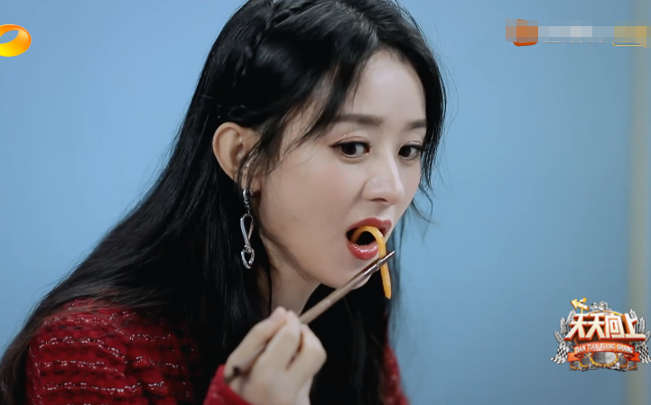 赵丽颖天天向上首尝螺蛳粉这反应像极了屏幕前的我