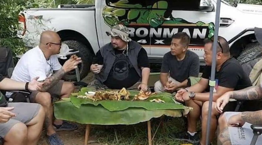 网红|网红美食博主把鸡活埋折磨两周做成烤鸡，或被罚款6万，判刑5年