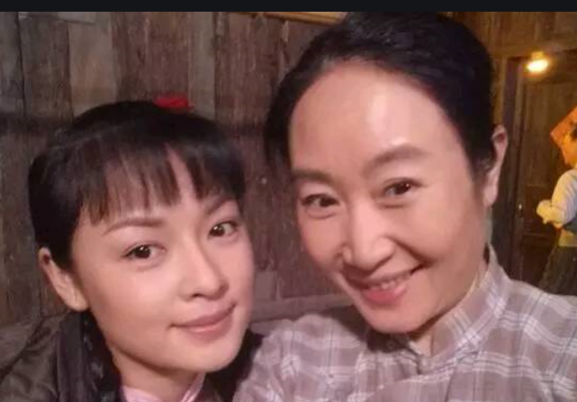 曾是护士却意外成为演员;丈夫去世14年,与女儿相依为命至今未嫁|潘结