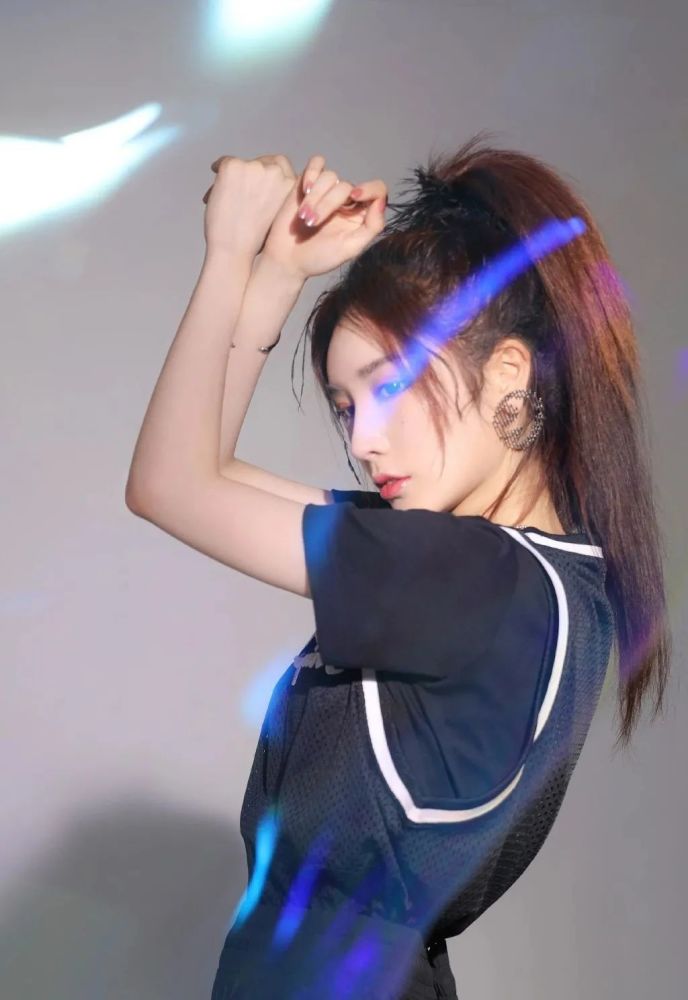 十年,戴燕妮花了自己大半个青春一直在追逐自己的女团梦.