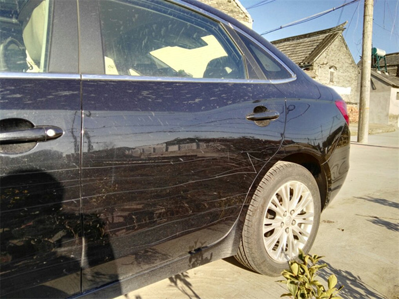 为啥老司机从不处理车上划痕?维修店:这些人精,耽误我赚钱!