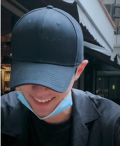 肖战|肖战逛街视频一出，包包断货，咖啡店火爆，普通销售拍马也赶不上