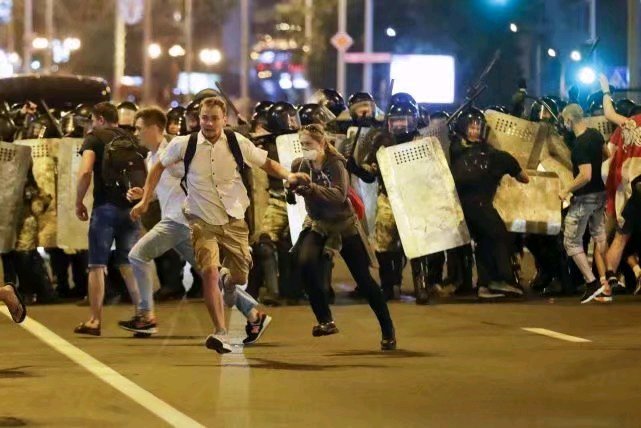 卢卡申科|白俄大规模抗议引发冲突，美英欧盟等国纷纷谴责，欲制裁卢卡申科！