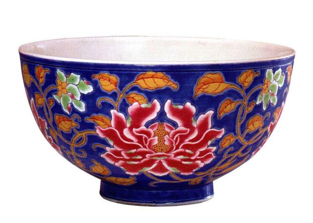 森洋作品 彩瓷牡丹紋香炉 森洋作品 彩瓷牡丹紋香炉 森洋作品 彩瓷牡丹紋香炉