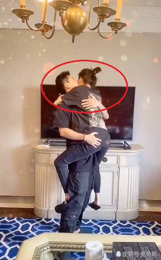 三太|何超莲窦骁公开秀恩爱，拍摄者是三太？窦骁获“准丈母娘”认可