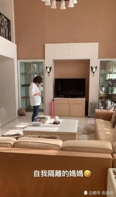 三太|何超莲窦骁公开秀恩爱，拍摄者是三太？窦骁获“准丈母娘”认可