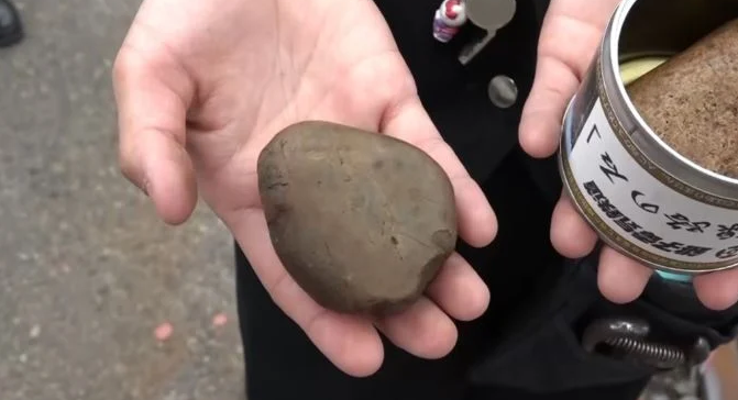 日本电气|日本电气铁路公司为疫情期间创收，卖铁轨上的罐装石头，大获成功