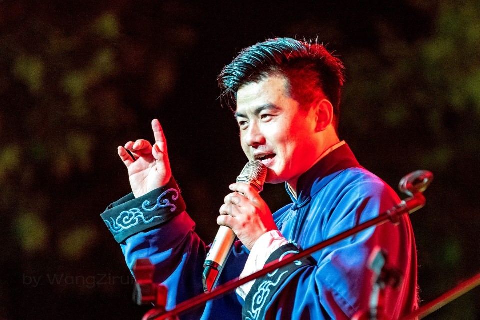 郭德纲在寿宴上:收"九"字科徒弟尹九宴,回河南创办春秋曲艺社