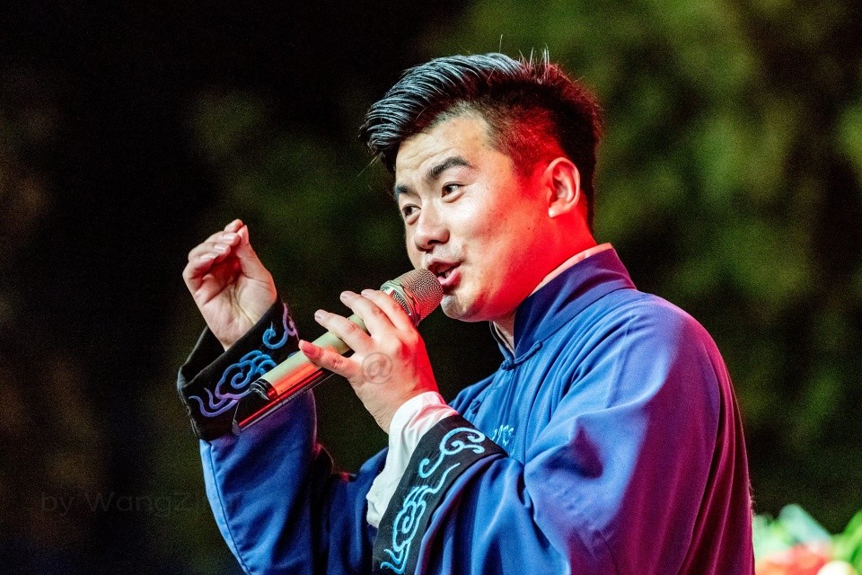 郭德纲在寿宴上:收"九"字科徒弟尹九宴,回河南创办春秋曲艺社_腾讯