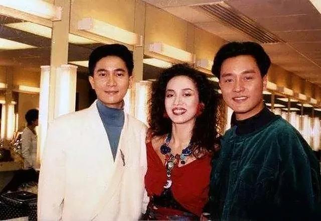 包租婆|无法重拍的瞬间：年轻的包租婆美到惊艳，图9骑摩托车的蔡明长发飘飘