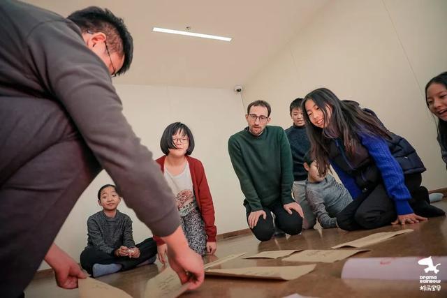 徐化|为抓马拍纪录片的导演说，抓马宝贝是一家奇怪的公司？