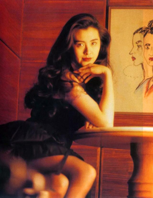 包租婆|无法重拍的瞬间：年轻的包租婆美到惊艳，图9骑摩托车的蔡明长发飘飘