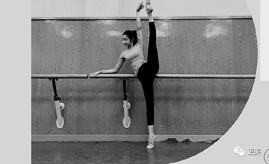 张艺谋|搭档千玺，碾压小黄鸭，00后最强资源花出现了！