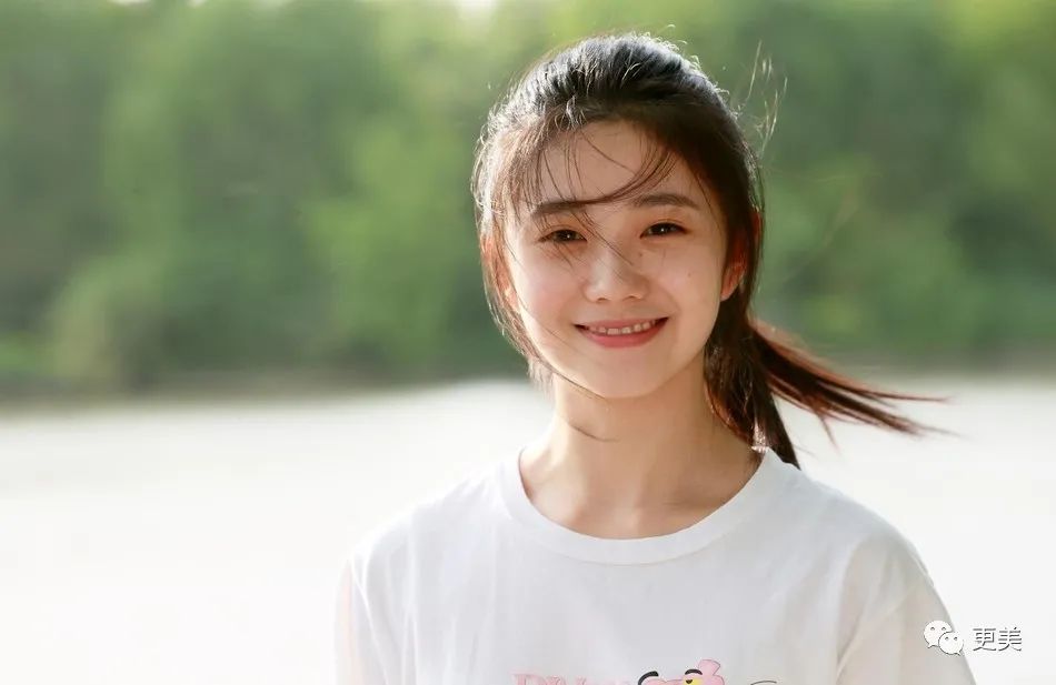 张艺谋|搭档千玺，碾压小黄鸭，00后最强资源花出现了！