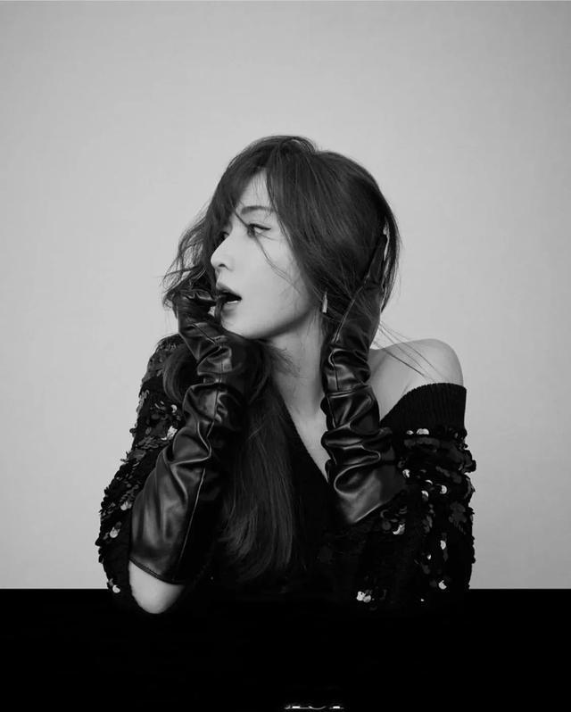 包租婆|无法重拍的瞬间：年轻的包租婆美到惊艳，图9骑摩托车的蔡明长发飘飘