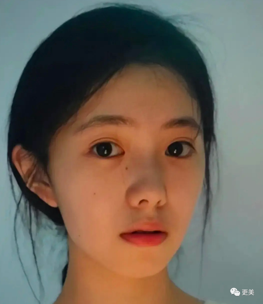 张艺谋|搭档千玺，碾压小黄鸭，00后最强资源花出现了！